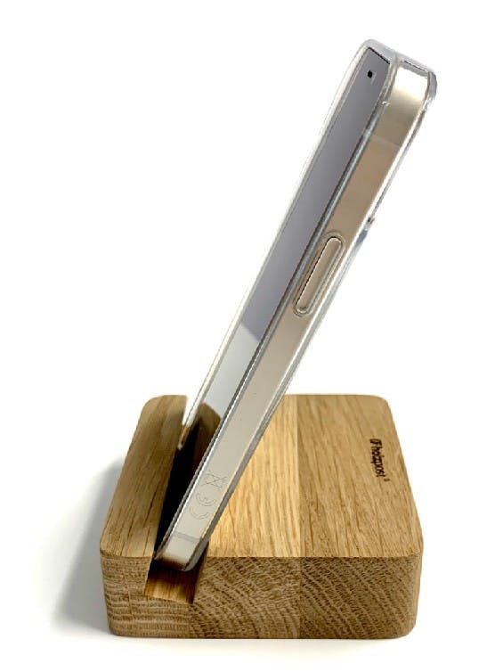 Smartphone Halterung aus nachhaltigem deutschen Eichenholz von Holzpost