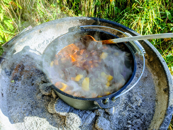 Gulasch aus dem Feuertopf (Dutch Oven)
