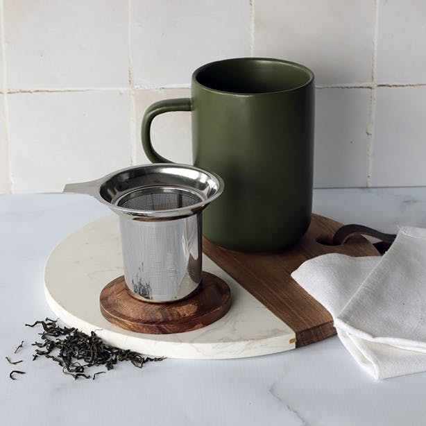 Kaffee-, Tee-, Schokoladentasse Juliet mit Teesieb aus Edelstahl - grün
