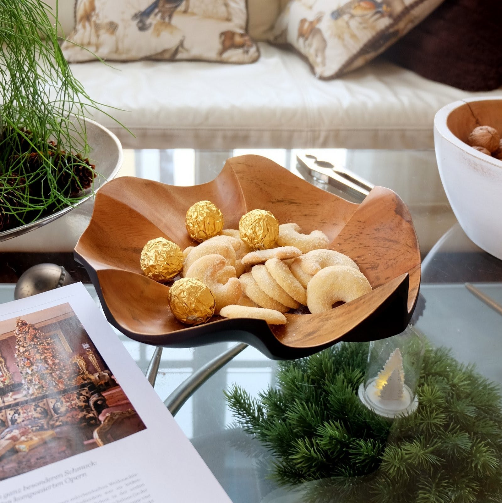 "Lotus leaf choco S" ökologisch nachhaltige und handgefertigte Holzschale - Obstschale - Salatschale von SueBeeker